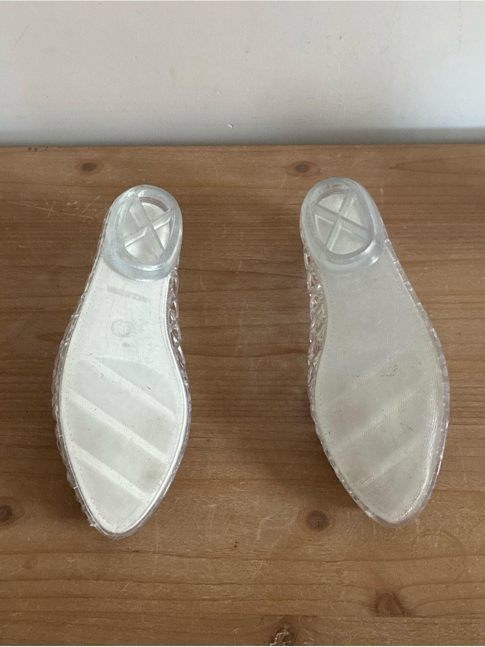 NEW Juicy Couture Clear Jelly Flats Cork Insole Bow Charm, Size 6 - Picture 6 of 6